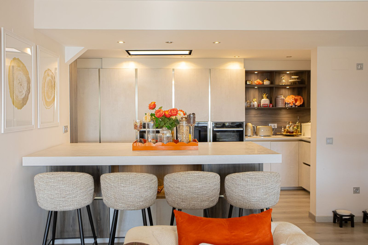 4 Bed Apartment for sale in Benahavís Costa Del Sol, Málaga, Spain