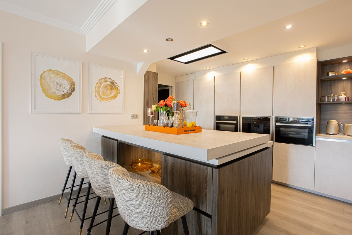 4 Bed Apartment for sale in Benahavís Costa Del Sol, Málaga, Spain