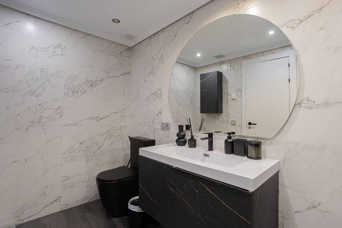 4 Bed Apartment for sale in Benahavís Costa Del Sol, Málaga, Spain