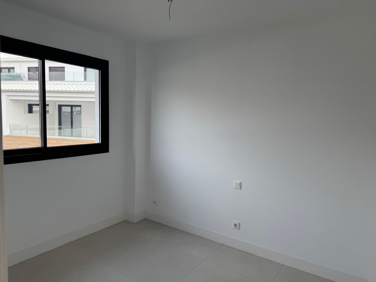 3 Bed Apartment for sale in Fuengirola Costa Del Sol, Málaga, Spain