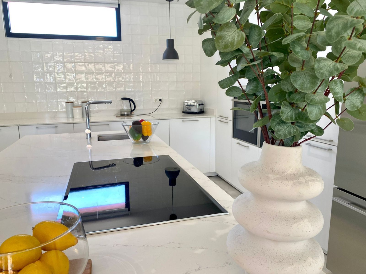 6 Bed Townhouse for sale in Nueva Andalucía Costa Del Sol, Málaga, Spain