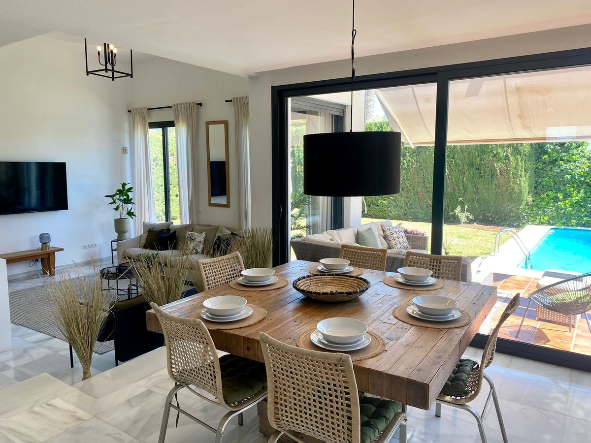 6 Bed Townhouse for sale in Nueva Andalucía Costa Del Sol, Málaga, Spain