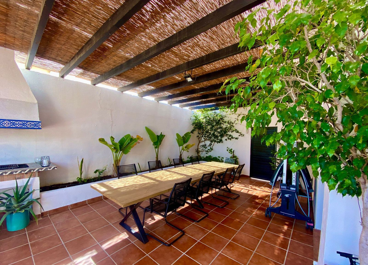 6 Bed Townhouse for sale in Nueva Andalucía Costa Del Sol, Málaga, Spain