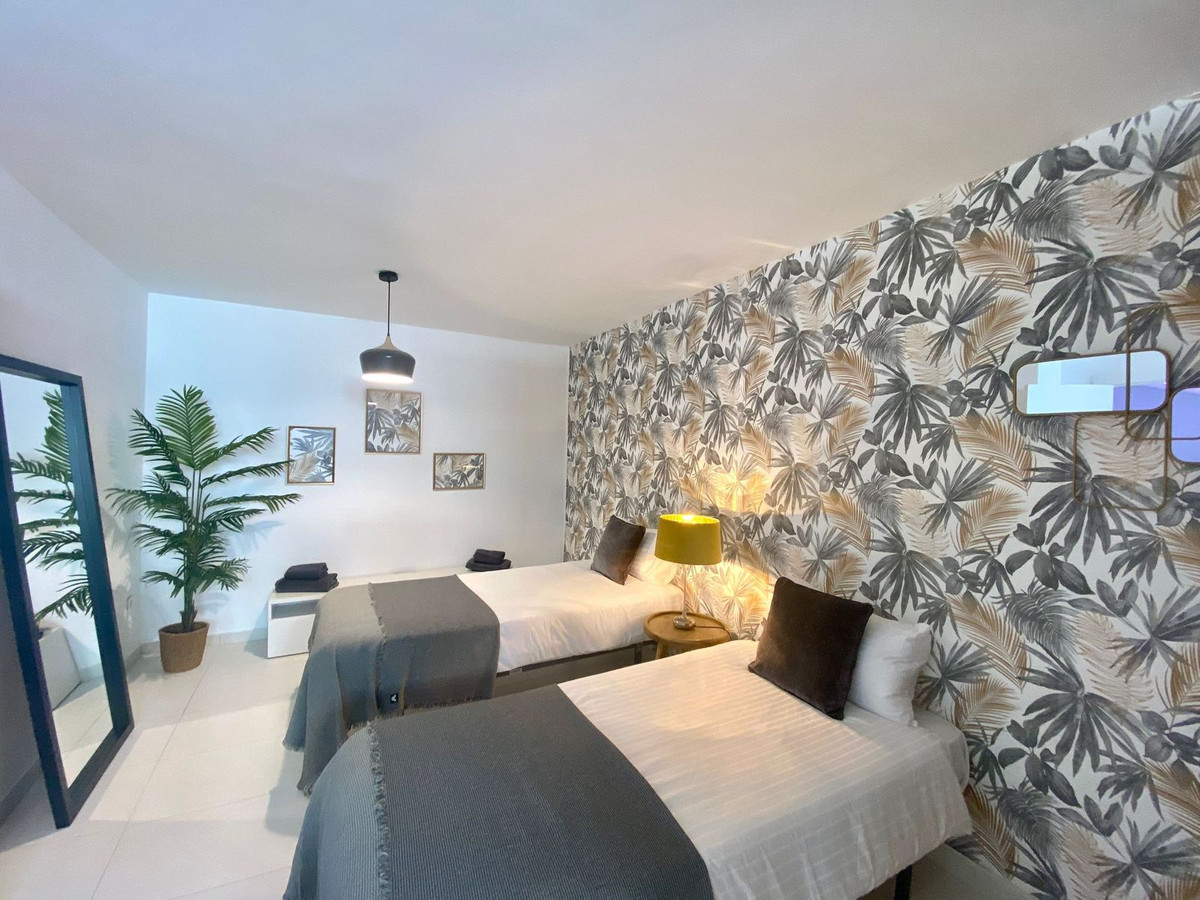 6 Bed Townhouse for sale in Nueva Andalucía Costa Del Sol, Málaga, Spain