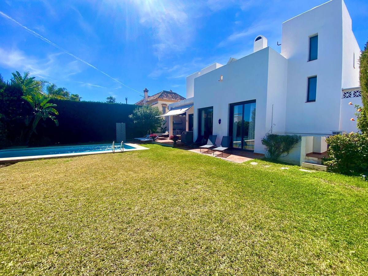 6 Bed Townhouse for sale in Nueva Andalucía Costa Del Sol, Málaga, Spain