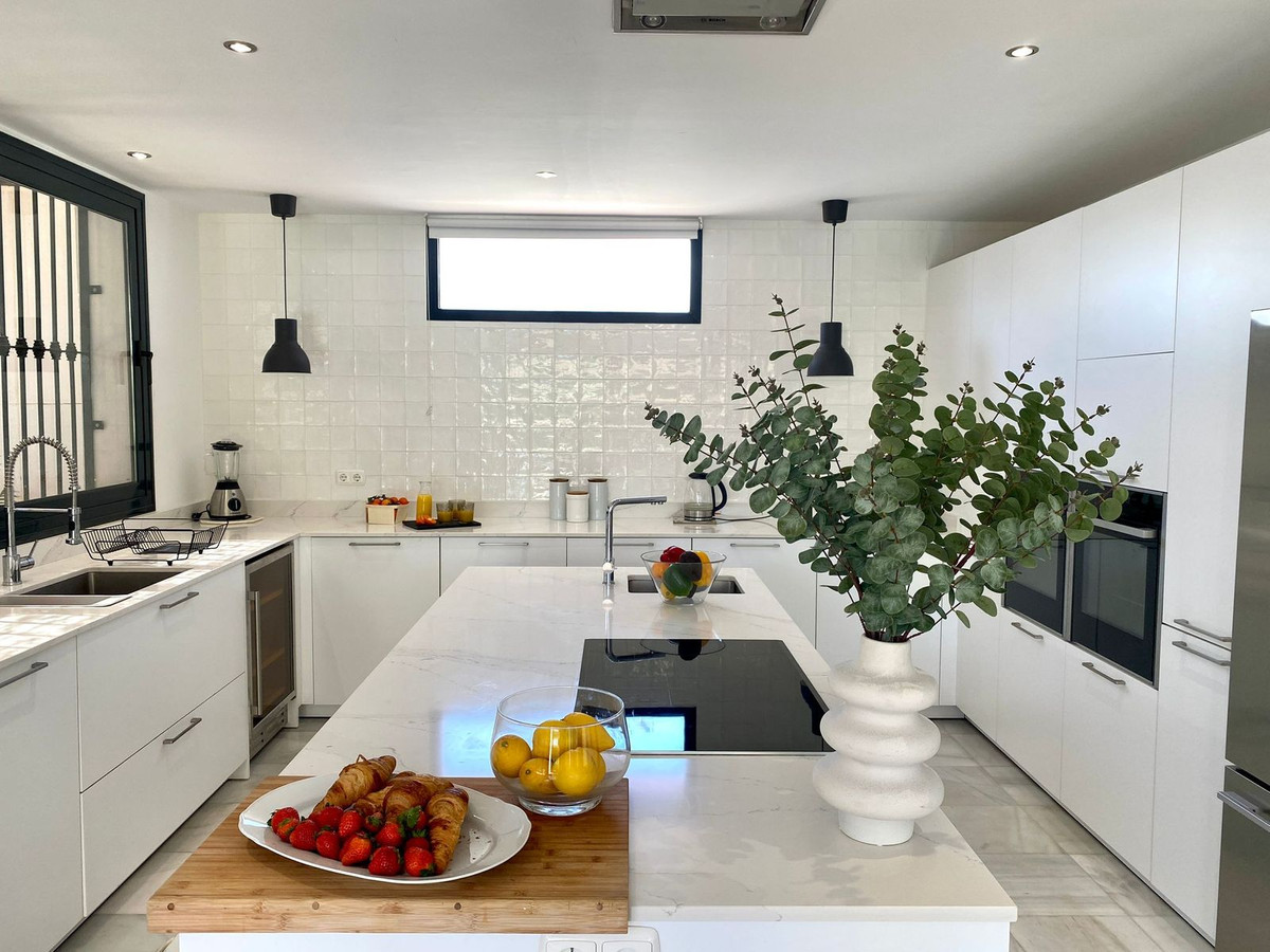 6 Bed Townhouse for sale in Nueva Andalucía Costa Del Sol, Málaga, Spain