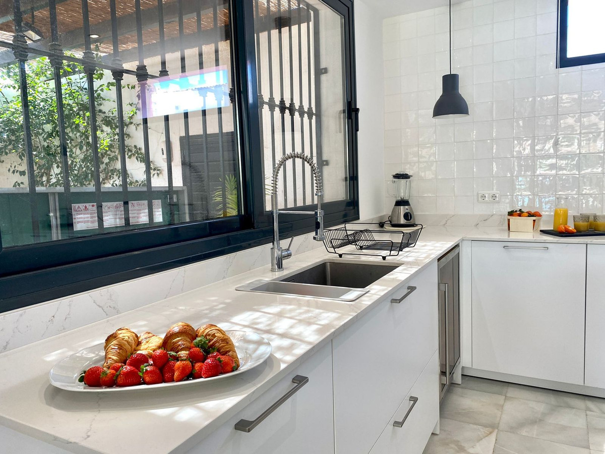 6 Bed Townhouse for sale in Nueva Andalucía Costa Del Sol, Málaga, Spain