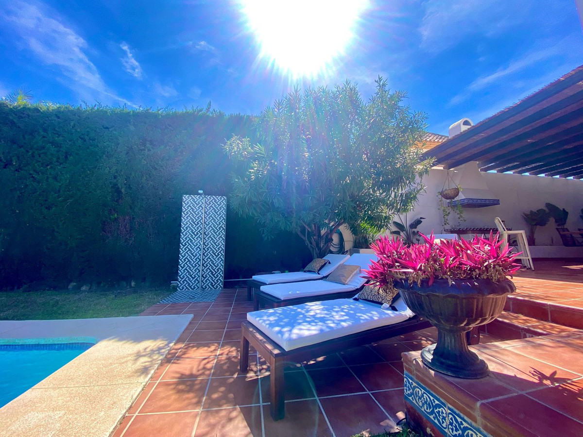 6 Bed Townhouse for sale in Nueva Andalucía Costa Del Sol, Málaga, Spain