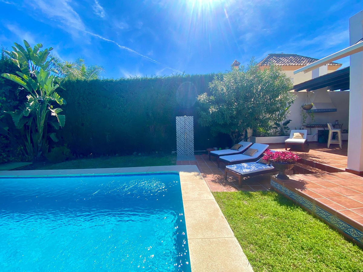 6 Bed Townhouse for sale in Nueva Andalucía Costa Del Sol, Málaga, Spain
