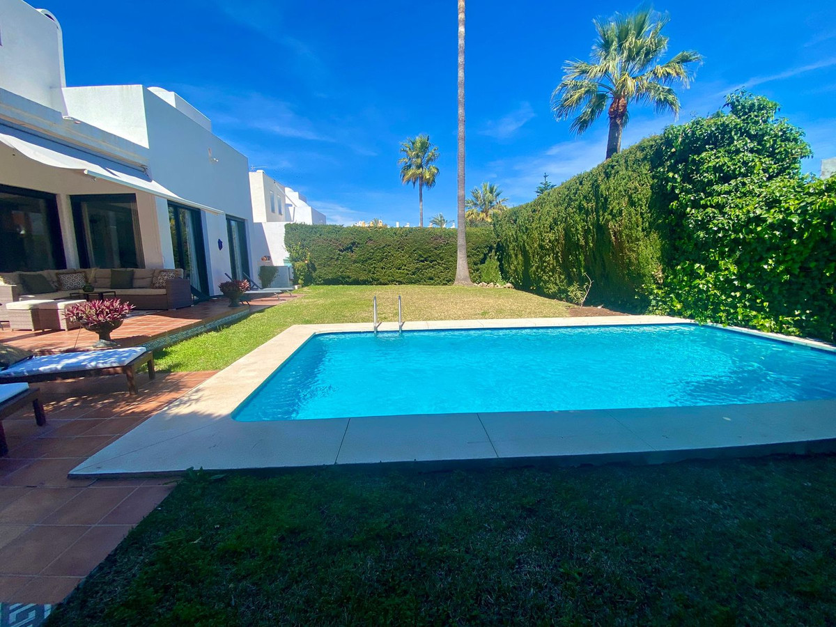 6 Bed Townhouse for sale in Nueva Andalucía Costa Del Sol, Málaga, Spain