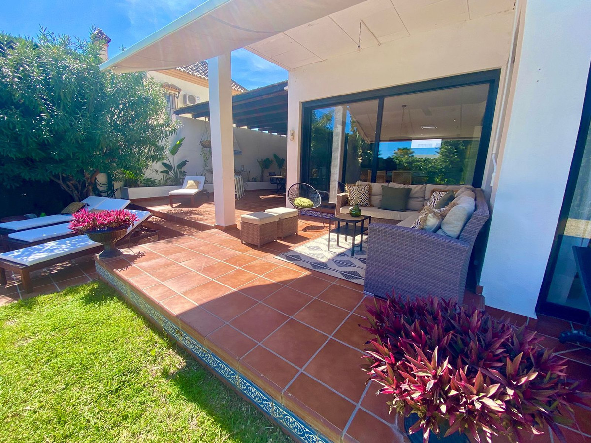 6 Bed Townhouse for sale in Nueva Andalucía Costa Del Sol, Málaga, Spain