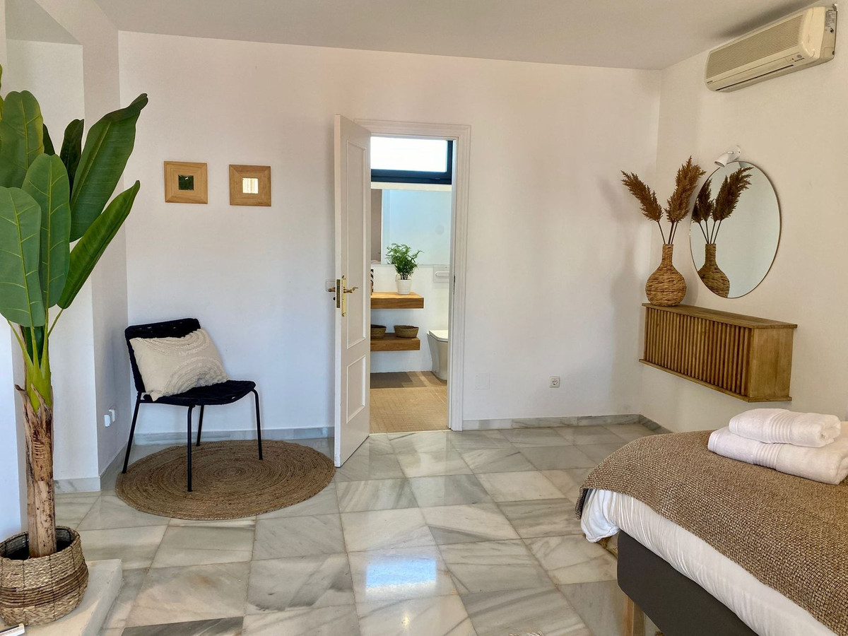 6 Bed Townhouse for sale in Nueva Andalucía Costa Del Sol, Málaga, Spain