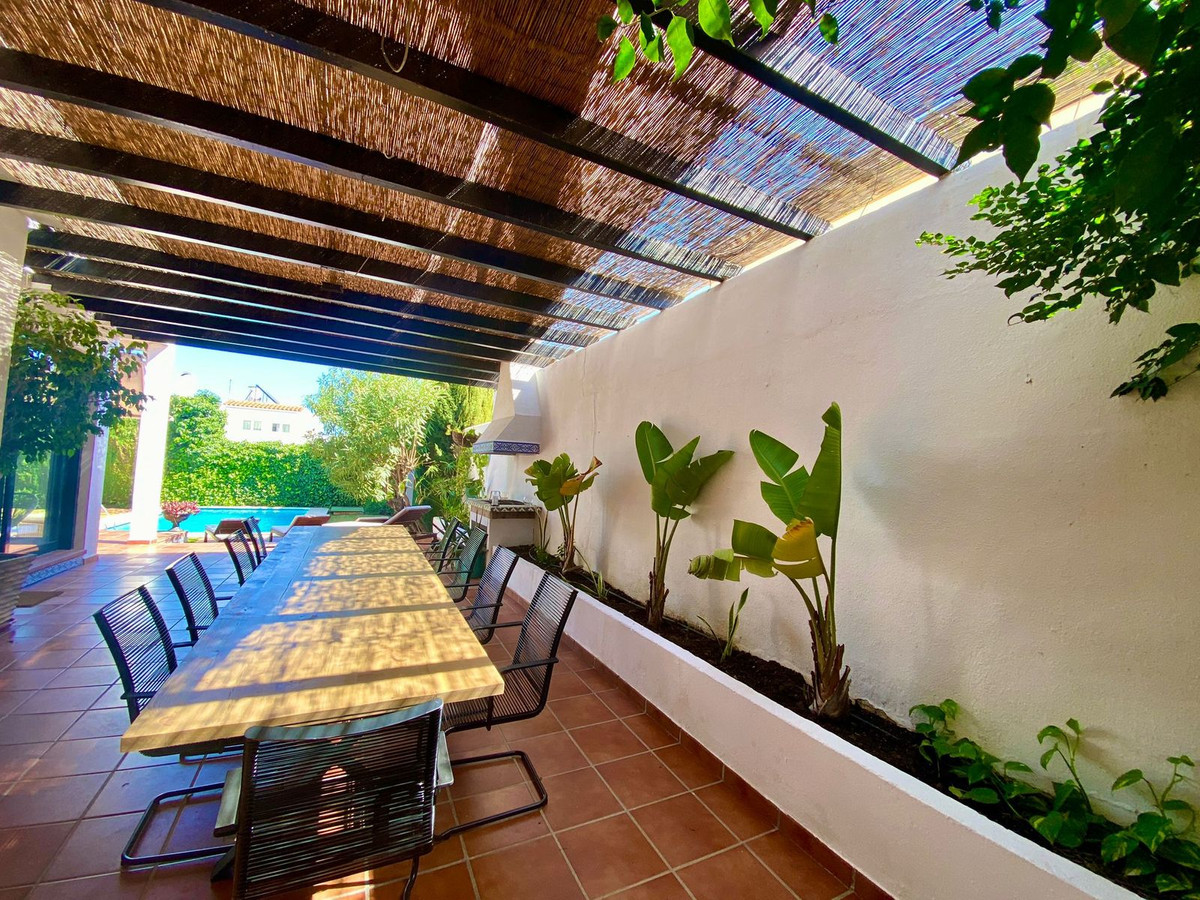 6 Bed Townhouse for sale in Nueva Andalucía Costa Del Sol, Málaga, Spain