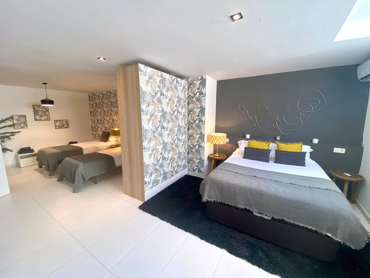 6 Bed Townhouse for sale in Nueva Andalucía Costa Del Sol, Málaga, Spain