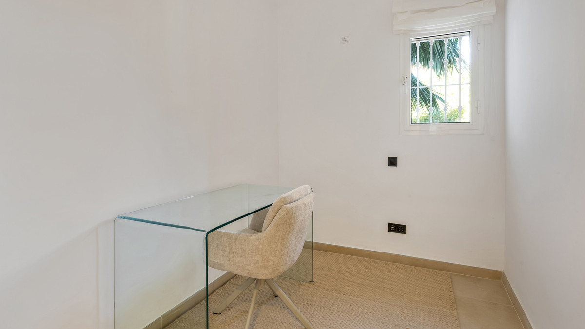 3 Bed Apartment for sale in Nueva Andalucía Costa Del Sol, Málaga, Spain