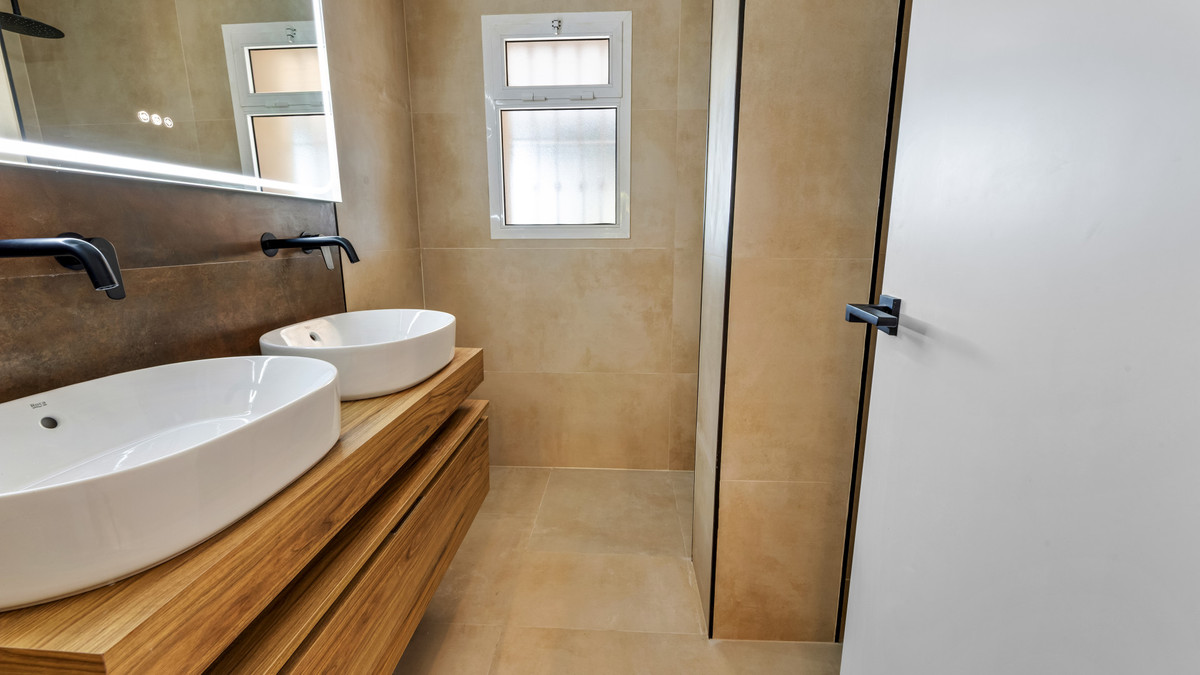 3 Bed Apartment for sale in Nueva Andalucía Costa Del Sol, Málaga, Spain
