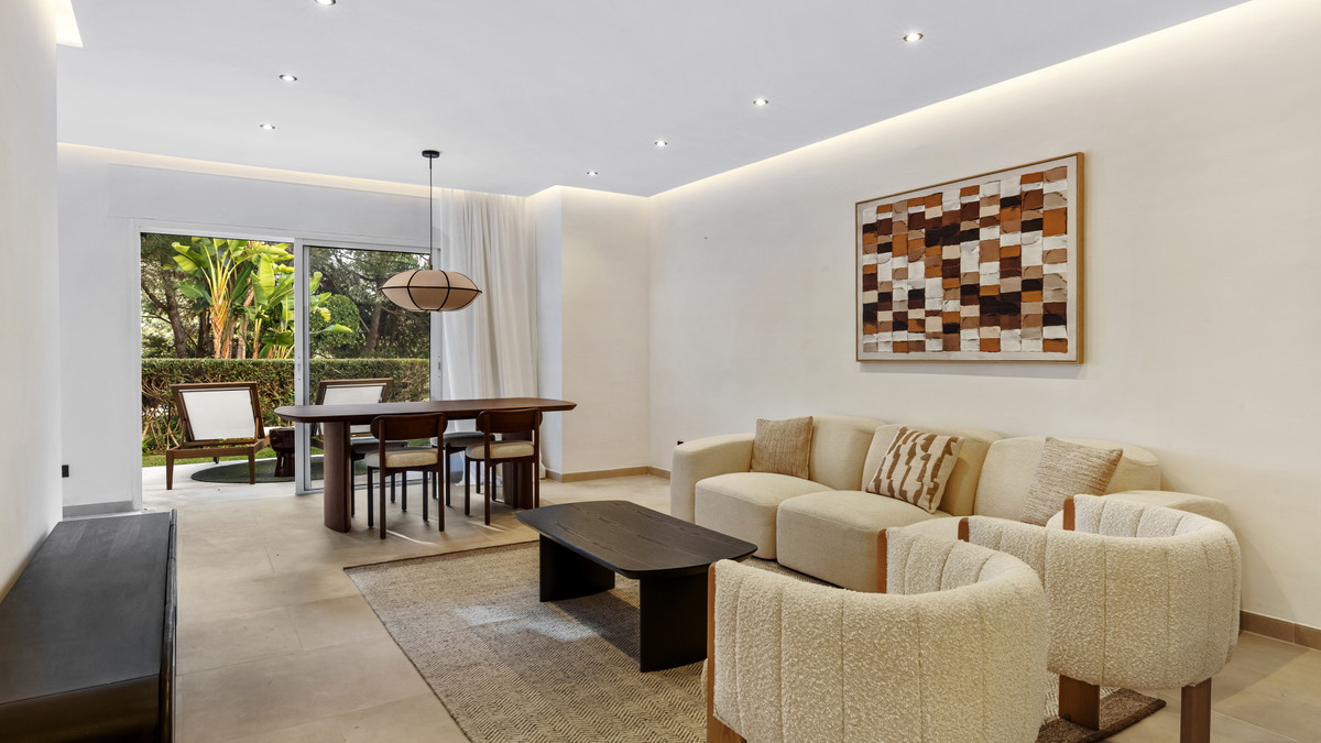 3 Bed Apartment for sale in Nueva Andalucía Costa Del Sol, Málaga, Spain