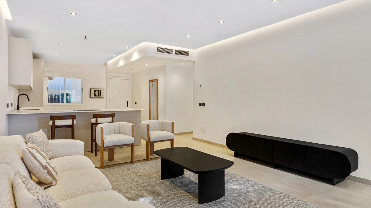 3 Bed Apartment for sale in Nueva Andalucía Costa Del Sol, Málaga, Spain