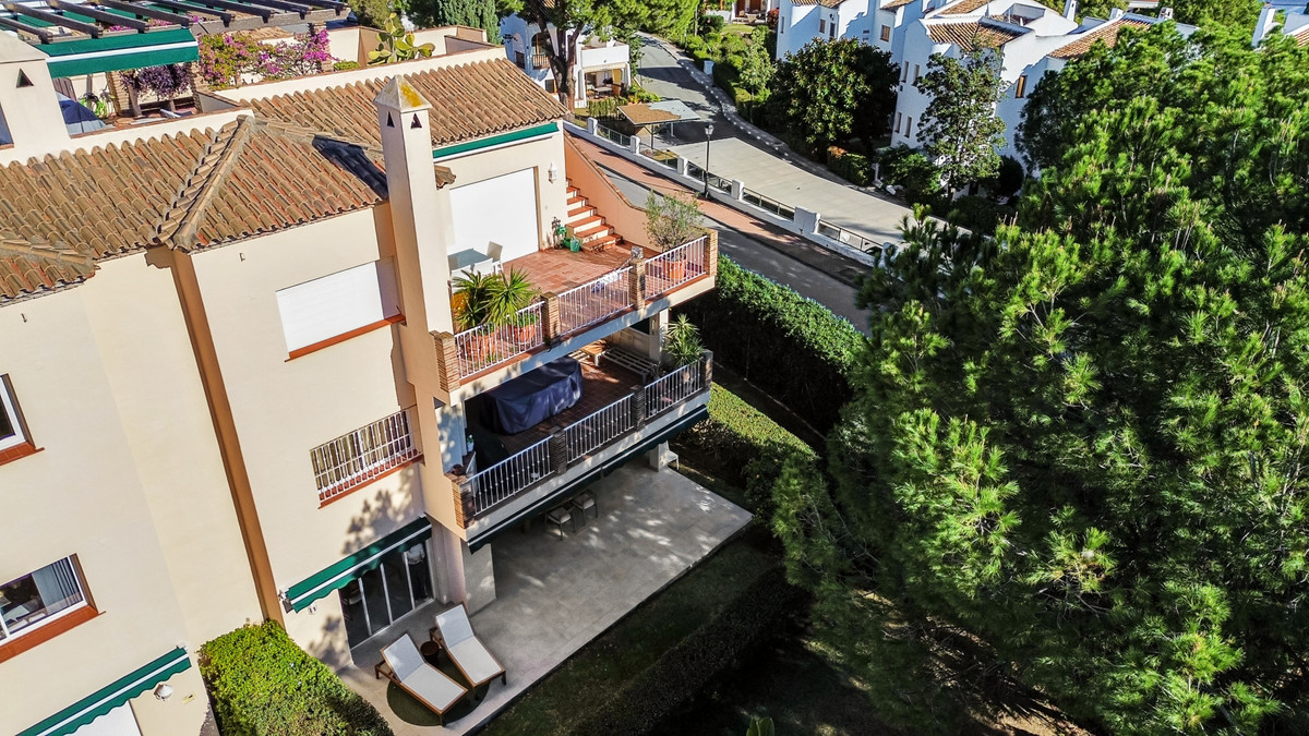 3 Bed Apartment for sale in Nueva Andalucía Costa Del Sol, Málaga, Spain