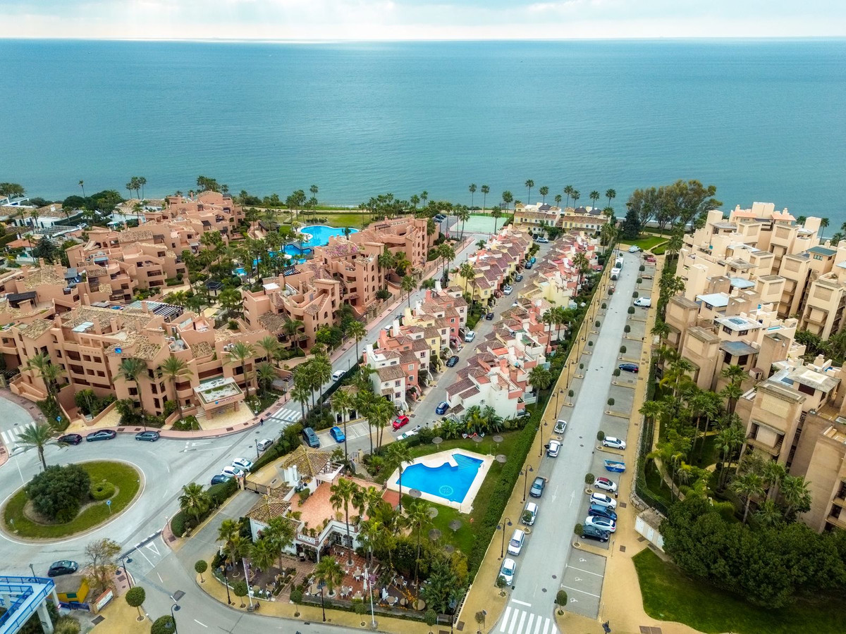 4 Bed Townhouse for sale in New Golden Mile Costa Del Sol, Málaga, Spain