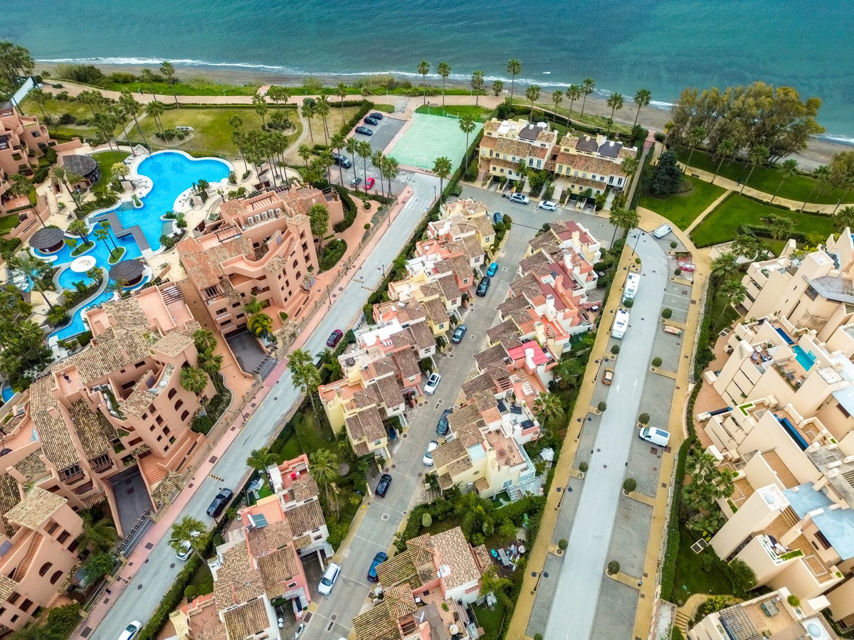 4 Bed Townhouse for sale in New Golden Mile Costa Del Sol, Málaga, Spain