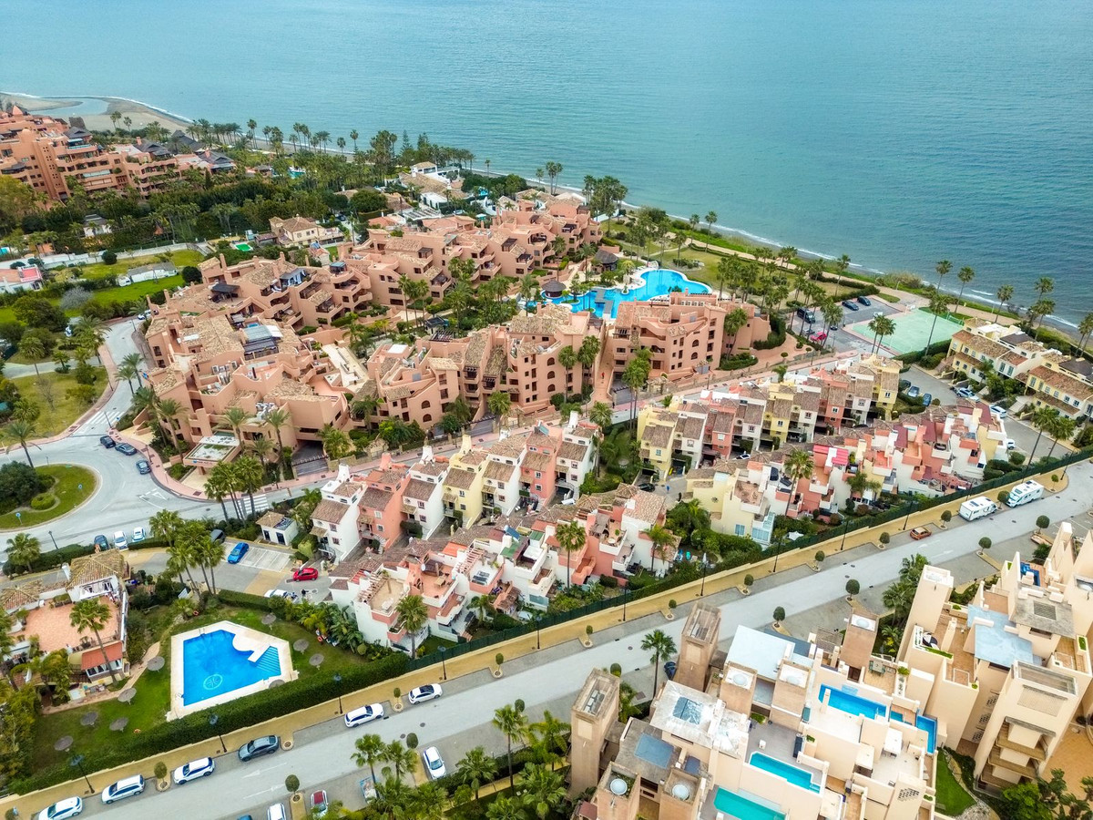 4 Bed Townhouse for sale in New Golden Mile Costa Del Sol, Málaga, Spain