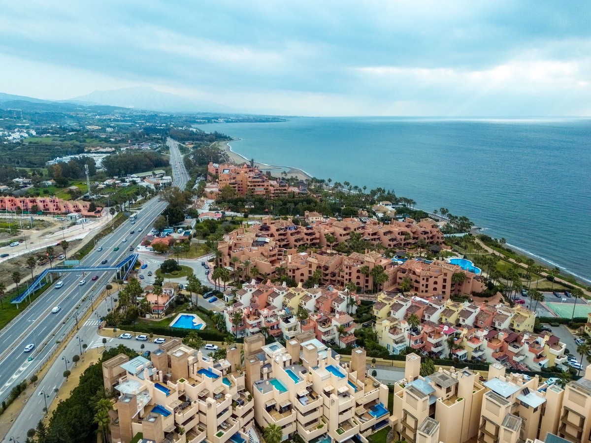 4 Bed Townhouse for sale in New Golden Mile Costa Del Sol, Málaga, Spain
