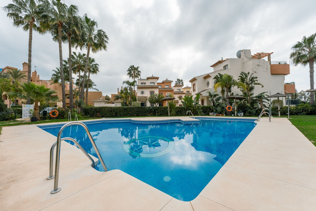 4 Bed Townhouse for sale in New Golden Mile Costa Del Sol, Málaga, Spain