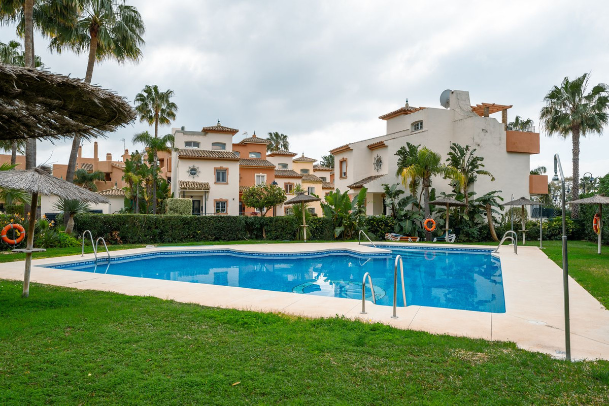 4 Bed Townhouse for sale in New Golden Mile Costa Del Sol, Málaga, Spain