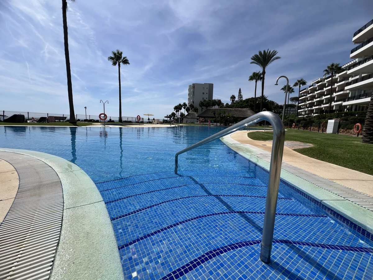 2 Bed Apartment for sale in Calahonda Costa Del Sol, Málaga, Spain
