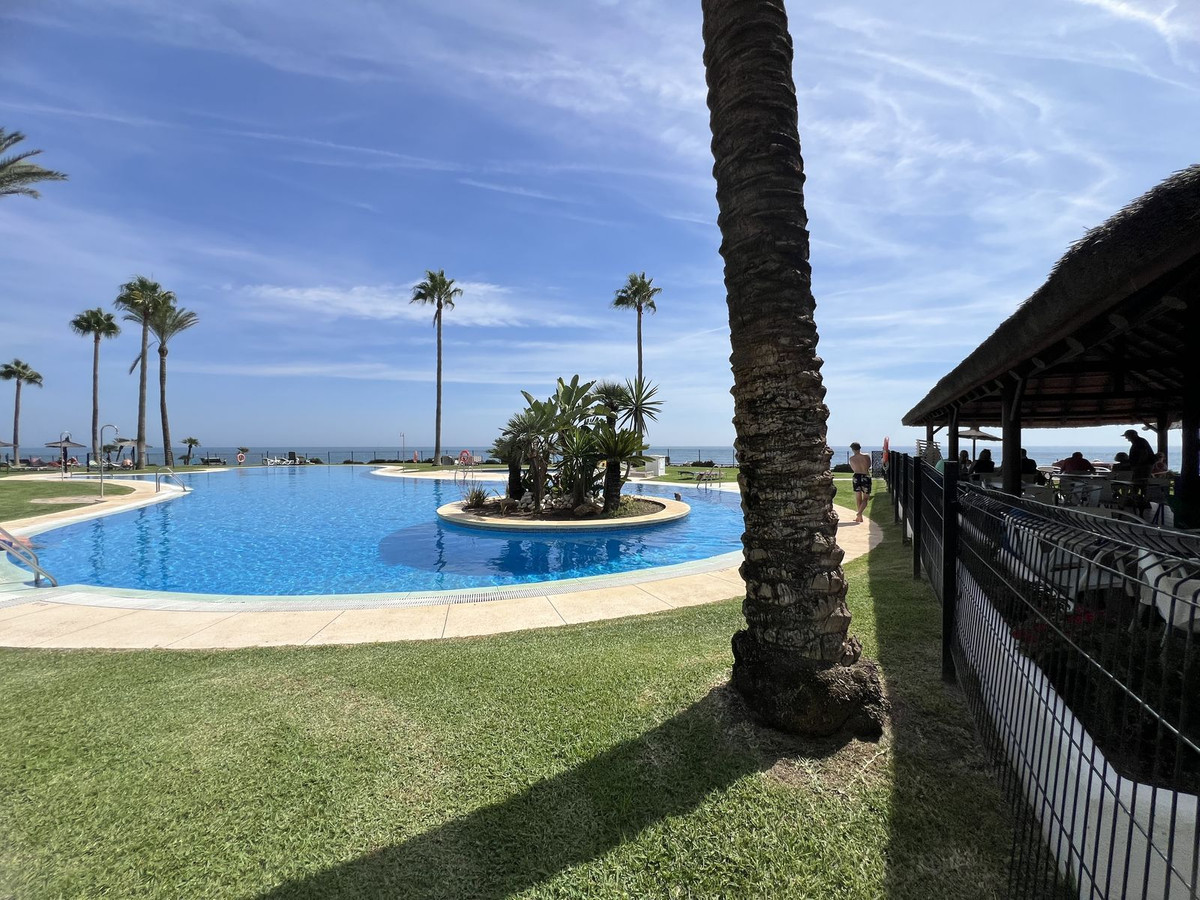 2 Bed Apartment for sale in Calahonda Costa Del Sol, Málaga, Spain