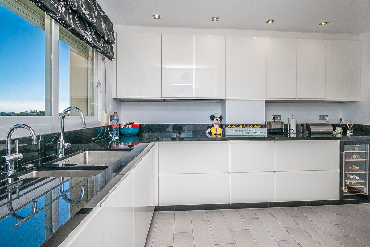3 Bed Apartment for sale in Elviria Costa Del Sol, Málaga, Spain