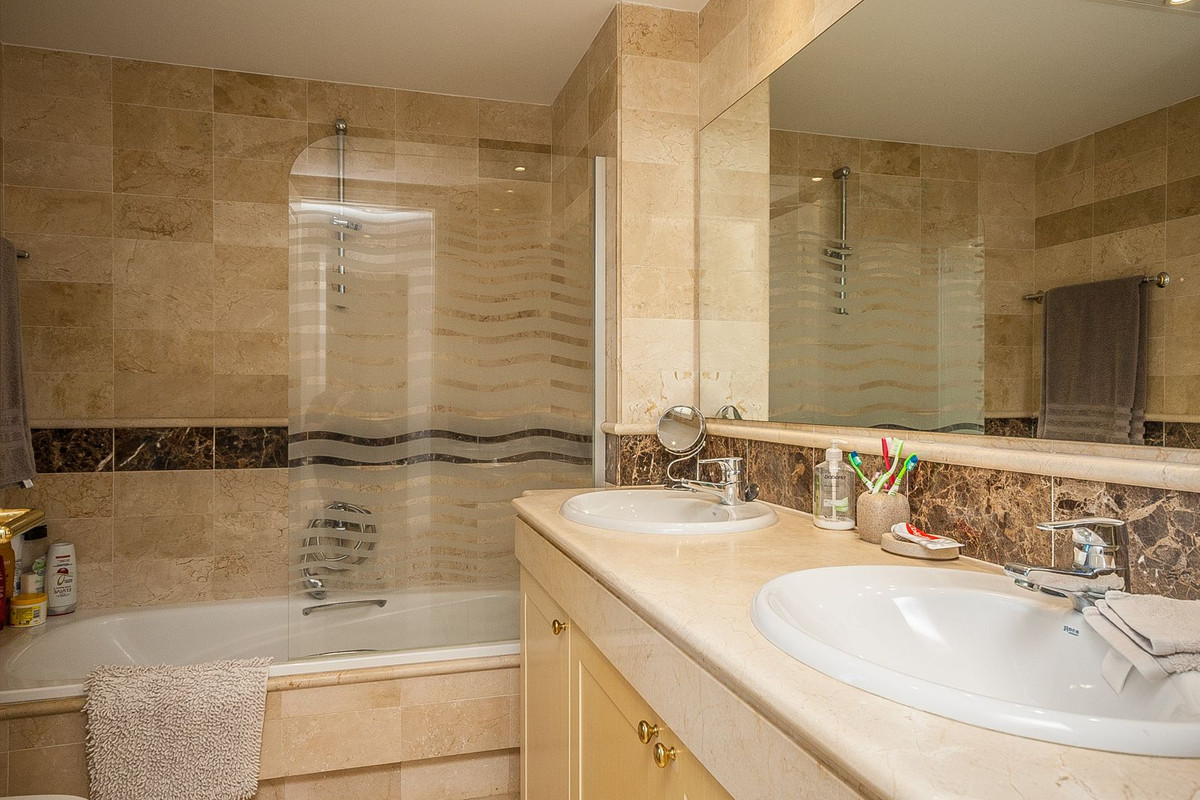 3 Bed Apartment for sale in Elviria Costa Del Sol, Málaga, Spain