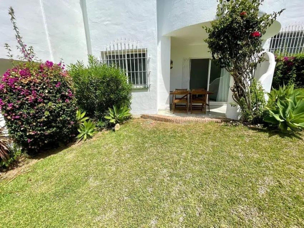 2 Bed Apartment for sale in Calahonda Costa Del Sol, Málaga, Spain