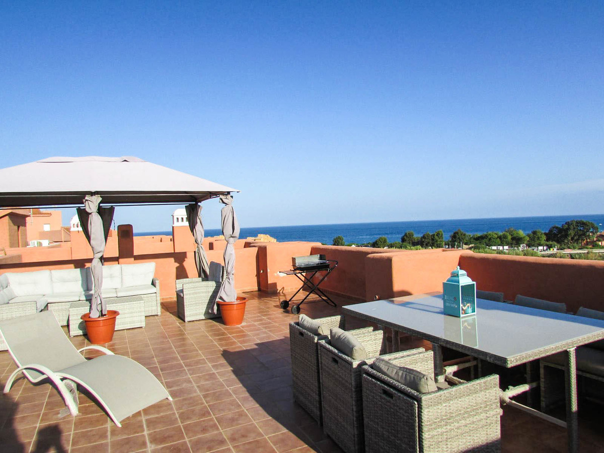 2 Bed Apartment for sale in La Duquesa Costa Del Sol, Málaga, Spain
