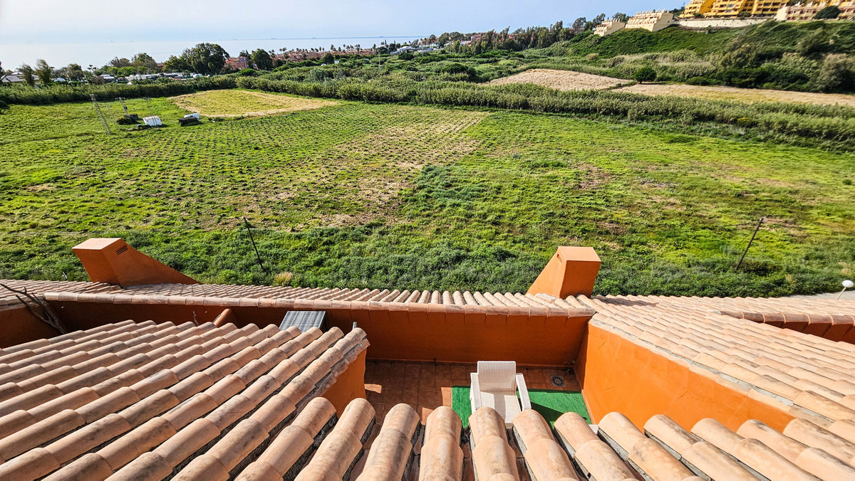 2 Bed Apartment for sale in La Duquesa Costa Del Sol, Málaga, Spain