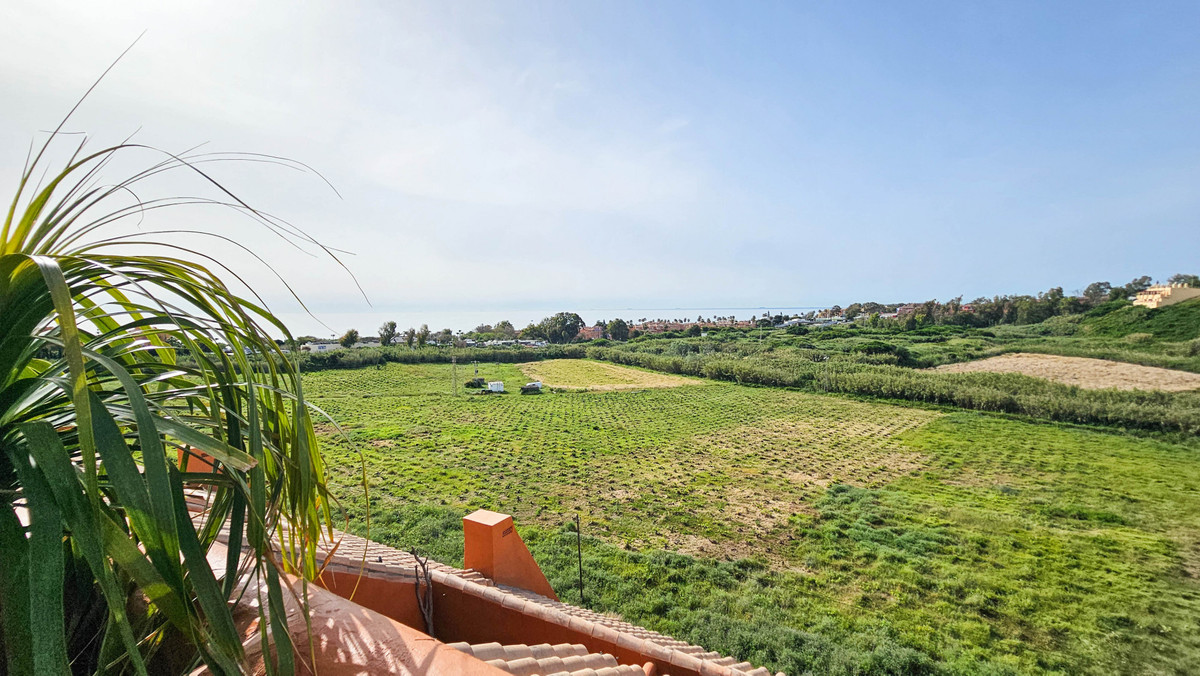 2 Bed Apartment for sale in La Duquesa Costa Del Sol, Málaga, Spain