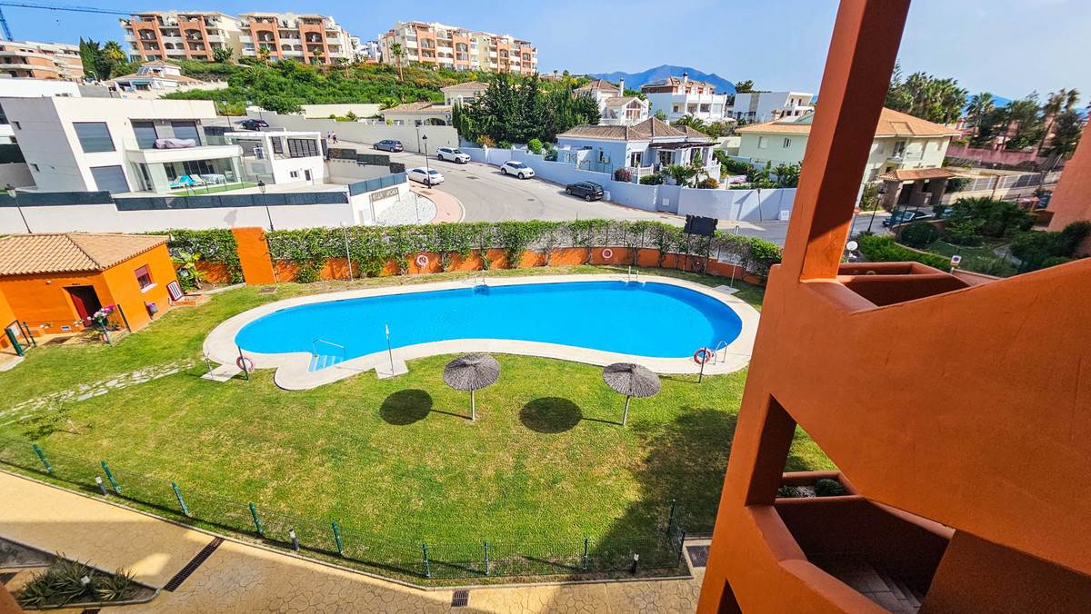 2 Bed Apartment for sale in La Duquesa Costa Del Sol, Málaga, Spain