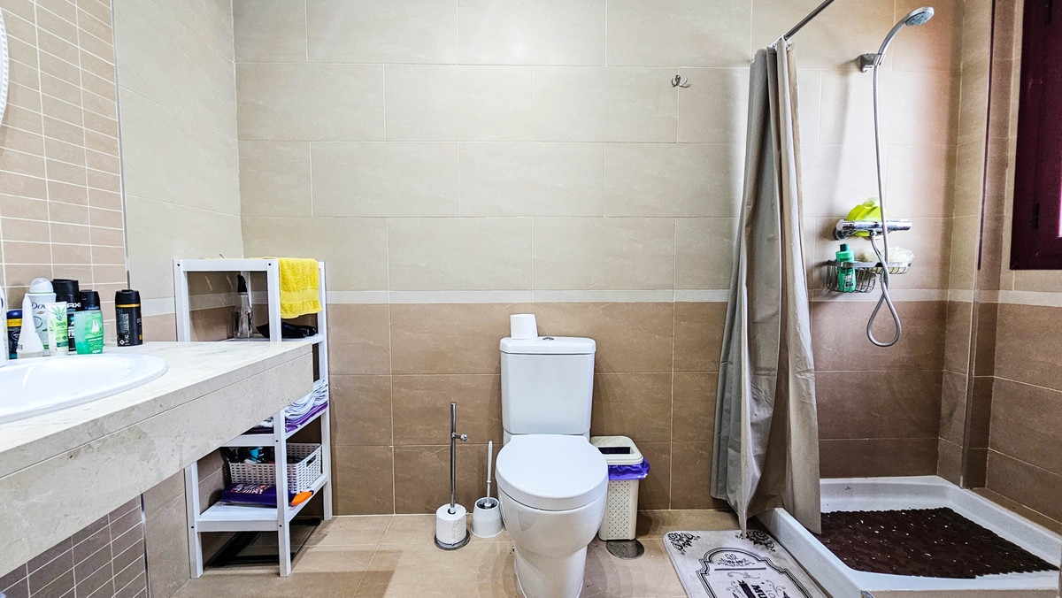 2 Bed Apartment for sale in La Duquesa Costa Del Sol, Málaga, Spain