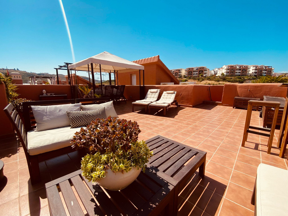 2 Bed Apartment for sale in La Duquesa Costa Del Sol, Málaga, Spain