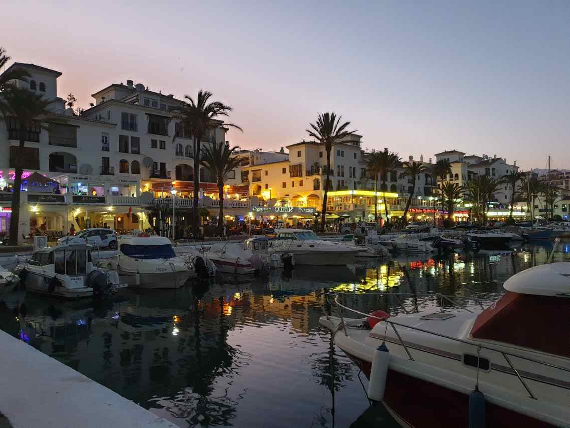 2 Bed Apartment for sale in La Duquesa Costa Del Sol, Málaga, Spain