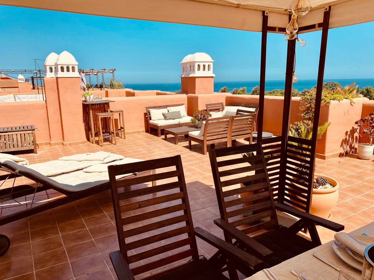 2 Bed Apartment for sale in La Duquesa Costa Del Sol, Málaga, Spain