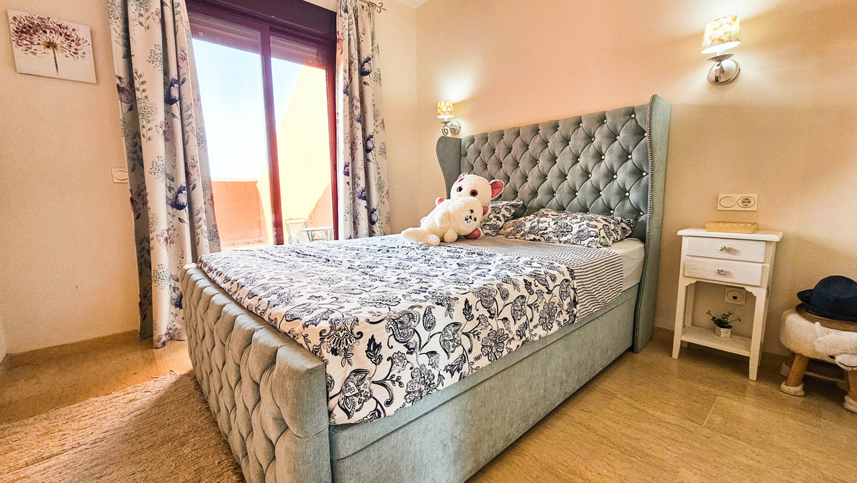 2 Bed Apartment for sale in La Duquesa Costa Del Sol, Málaga, Spain