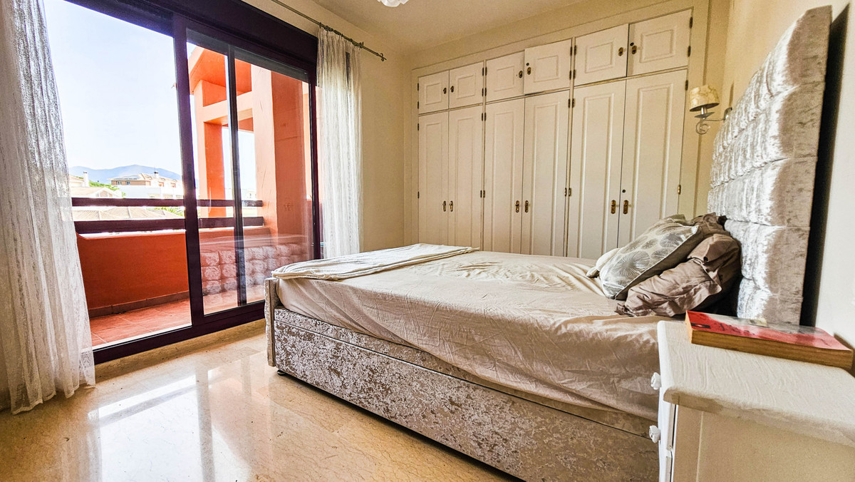 2 Bed Apartment for sale in La Duquesa Costa Del Sol, Málaga, Spain