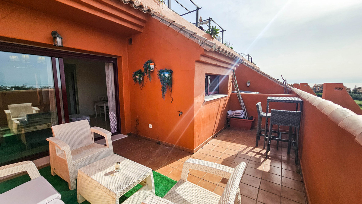 2 Bed Apartment for sale in La Duquesa Costa Del Sol, Málaga, Spain