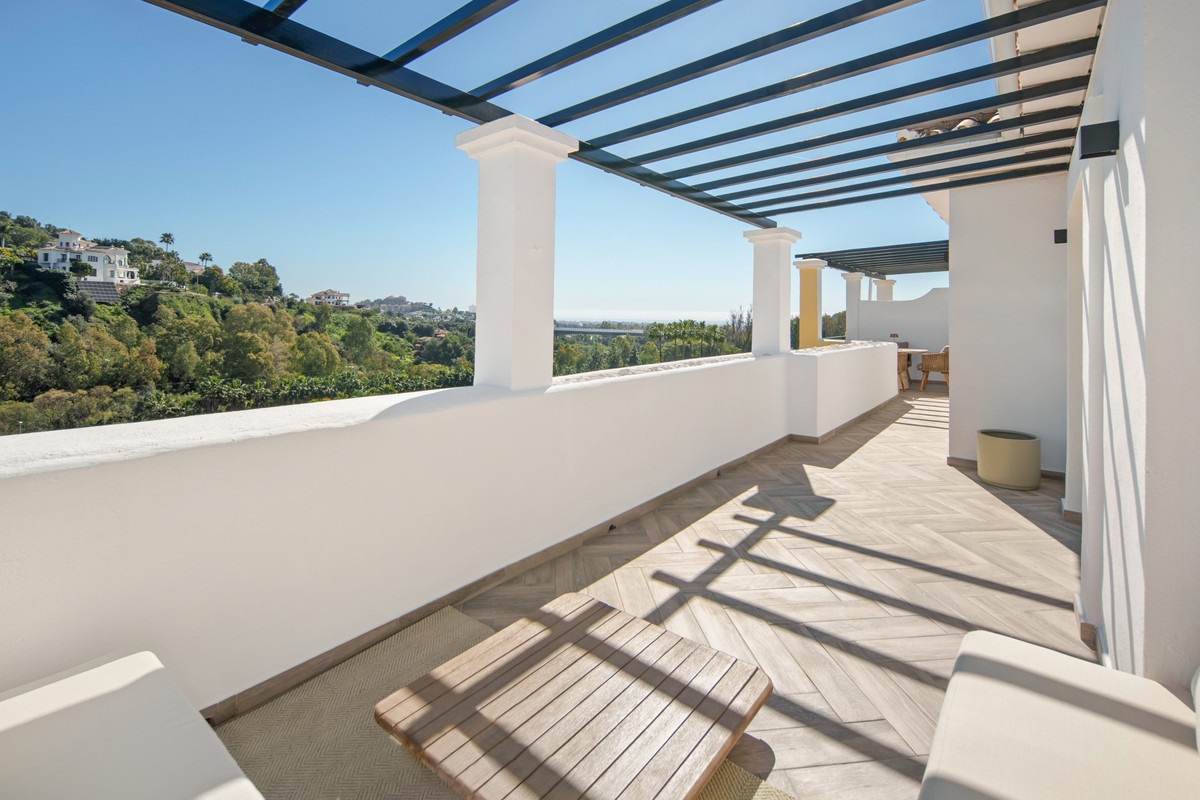 3 Bed Apartment for sale in La Quinta Costa Del Sol, Málaga, Spain