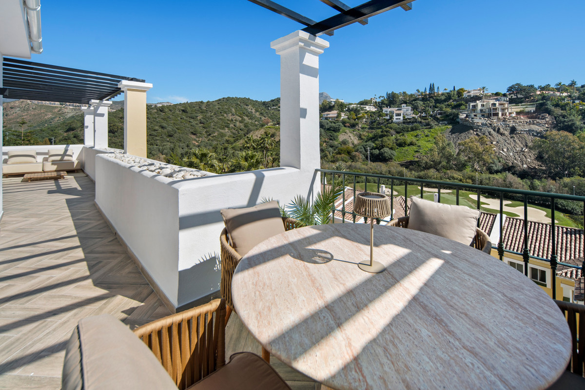 3 Bed Apartment for sale in La Quinta Costa Del Sol, Málaga, Spain