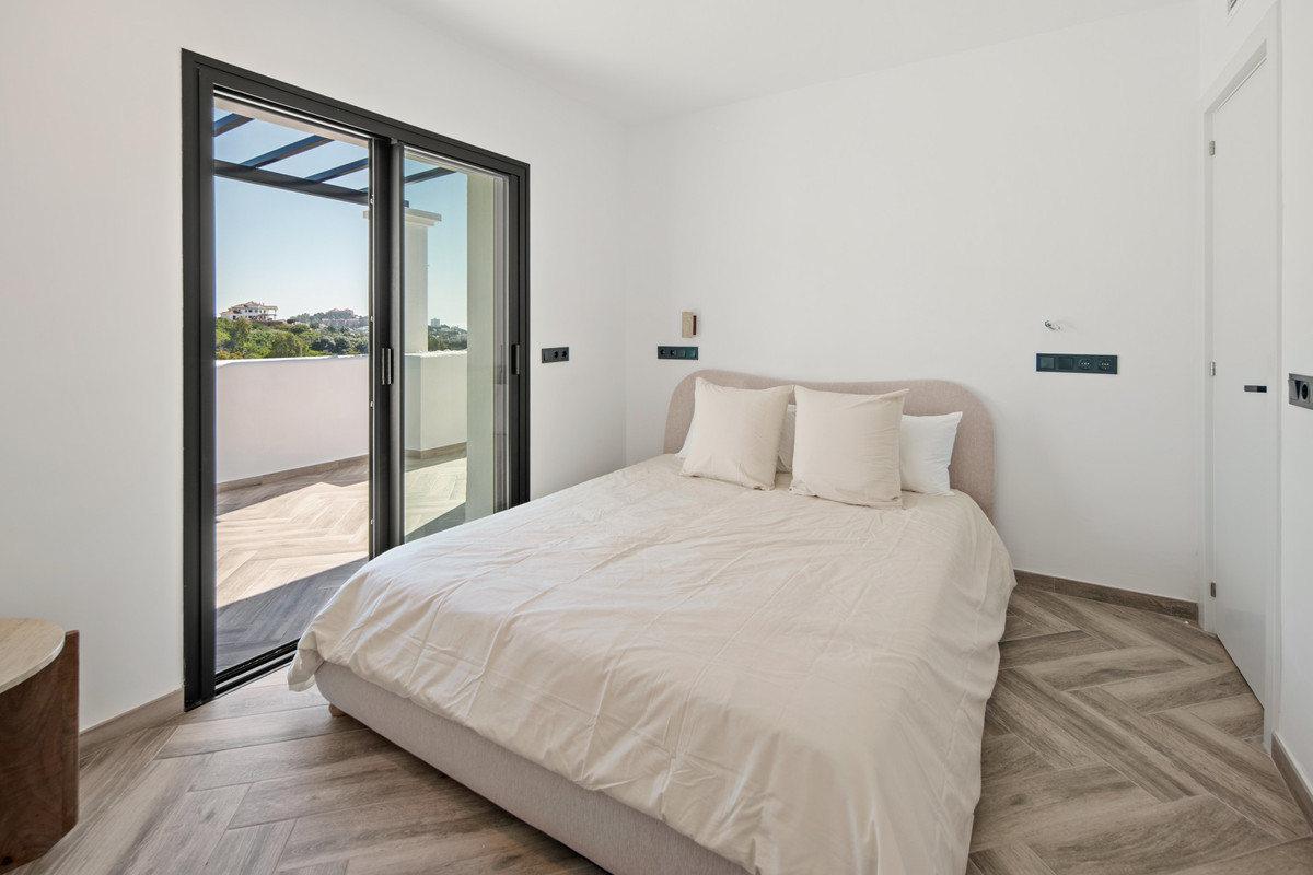 3 Bed Apartment for sale in La Quinta Costa Del Sol, Málaga, Spain