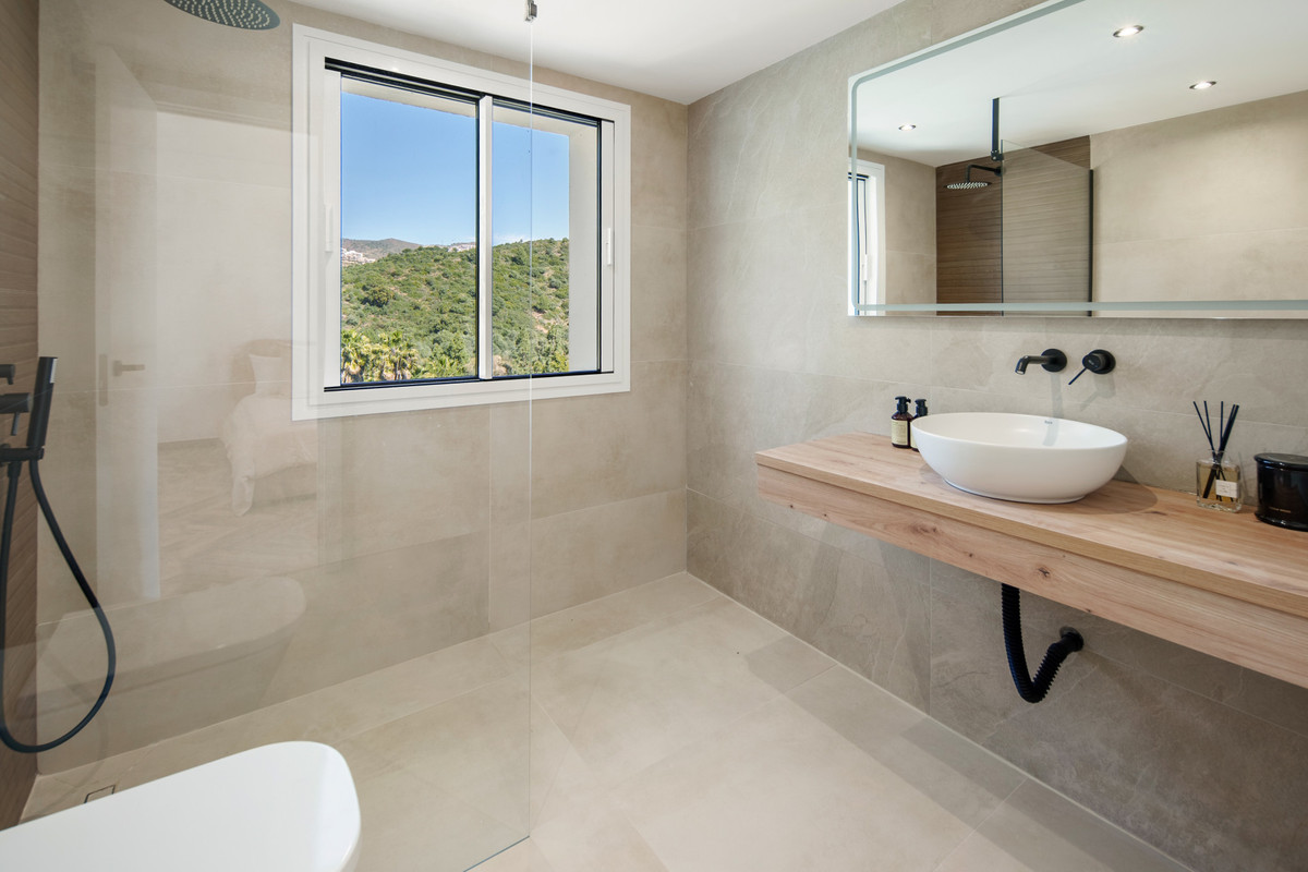 3 Bed Apartment for sale in La Quinta Costa Del Sol, Málaga, Spain