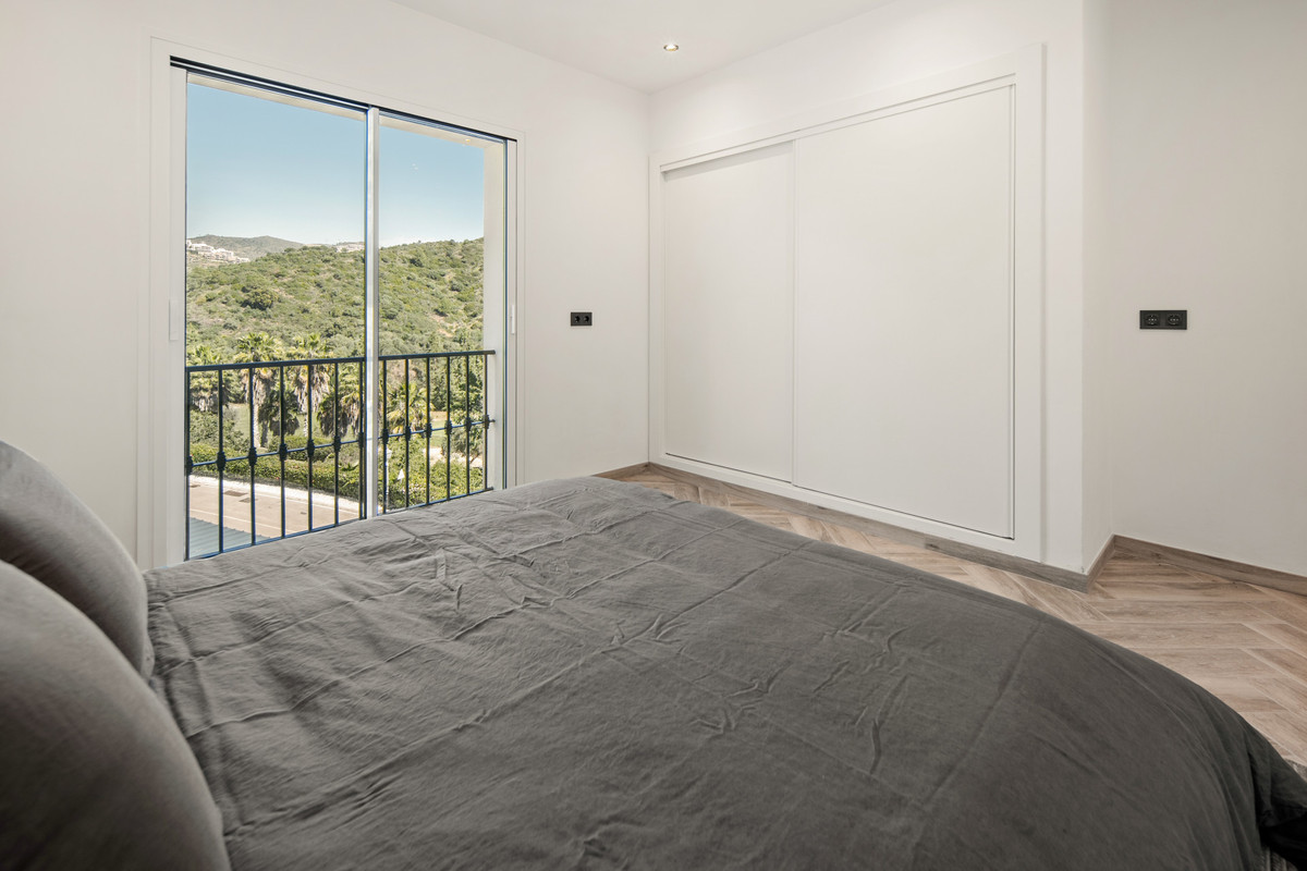 3 Bed Apartment for sale in La Quinta Costa Del Sol, Málaga, Spain